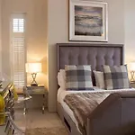 Luxury King Suite: Tub, Wifi And Central Location