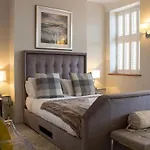 Luxury King Suite: Tub, Wifi And Central Location