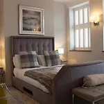 Luxury King Suite: Tub, Wifi And Central Location
