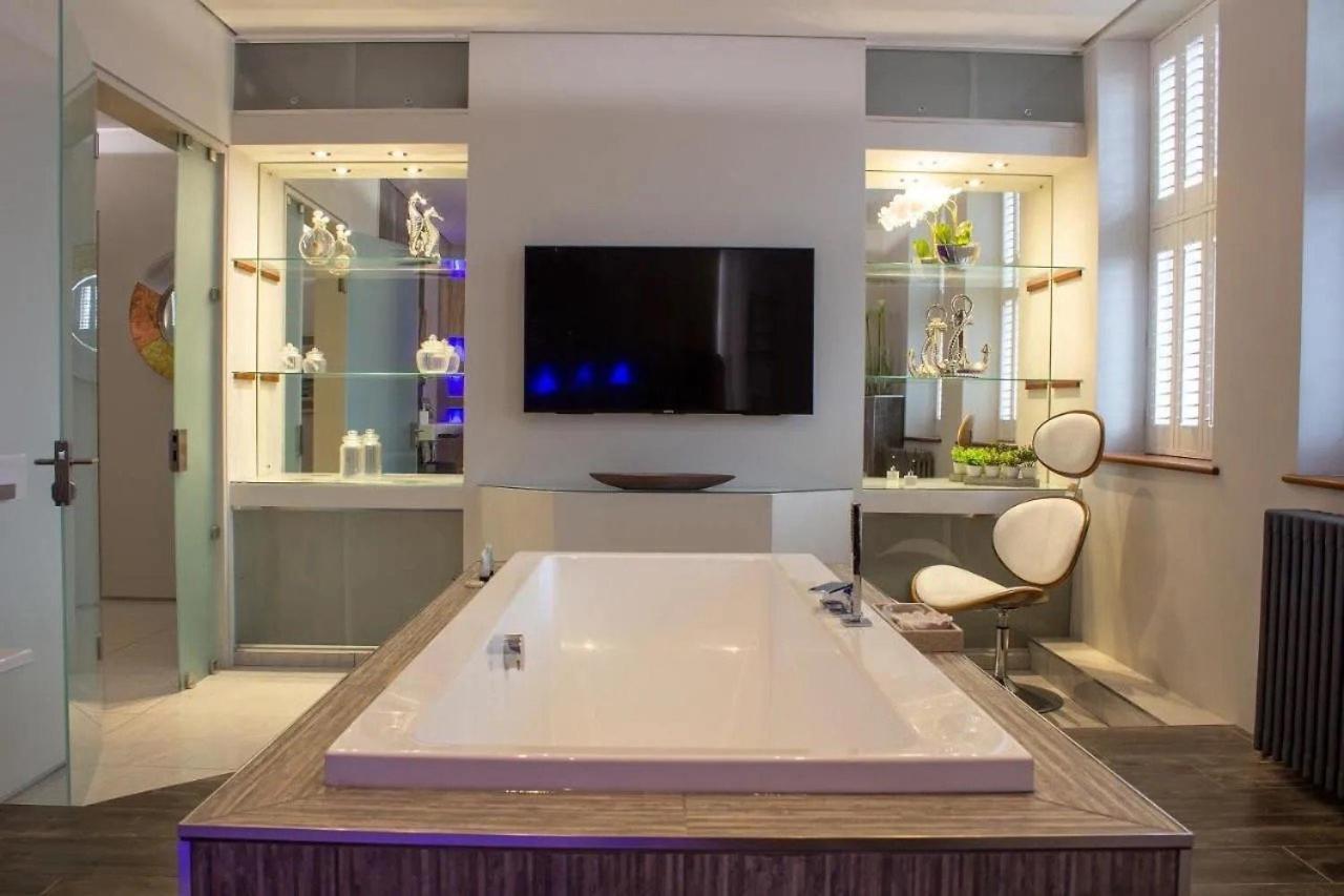 Luxury King Suite: Tub, Wifi And Location Apartment