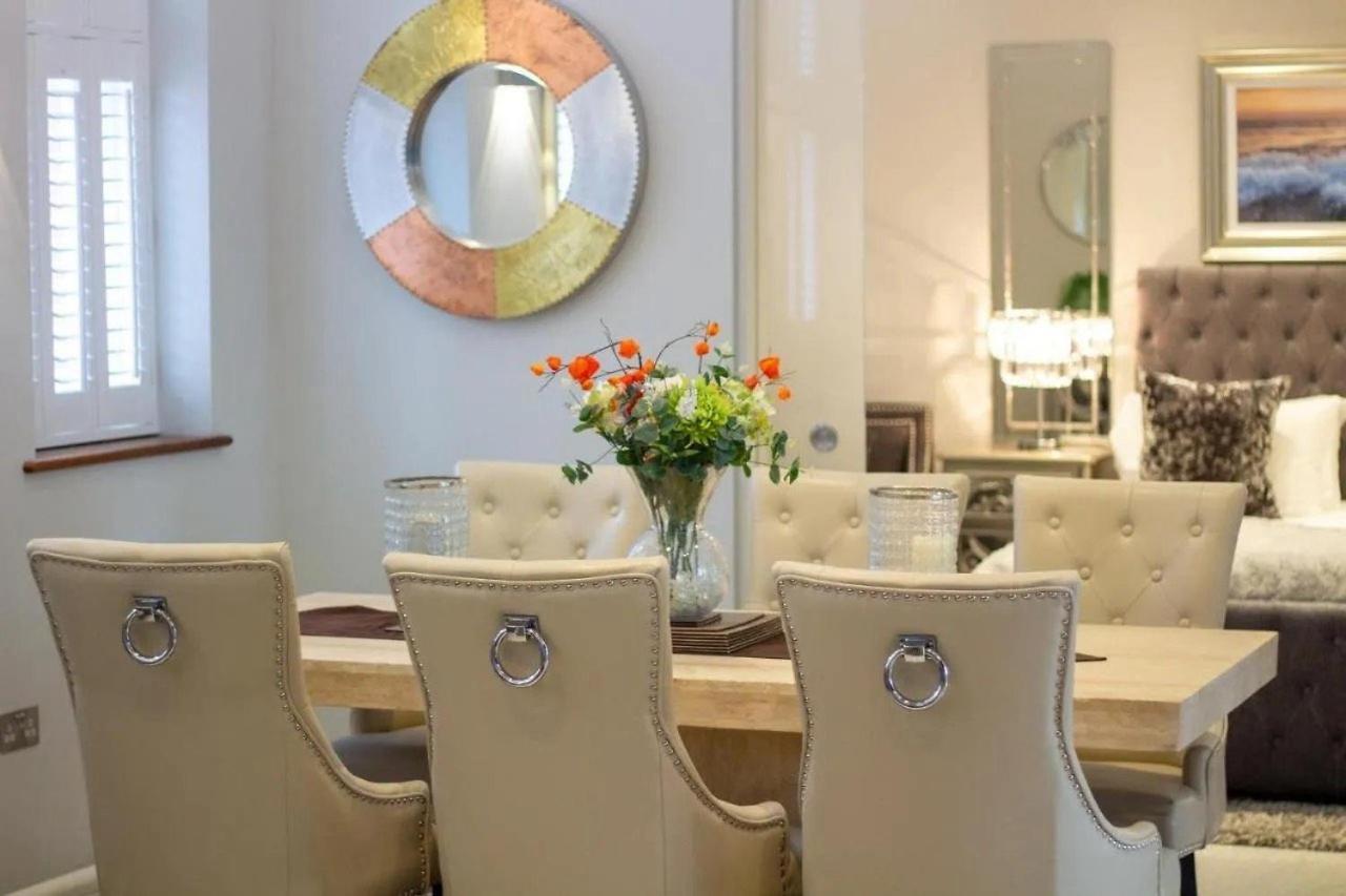 Luxury King Suite: Tub, Wifi And Location * Swansea