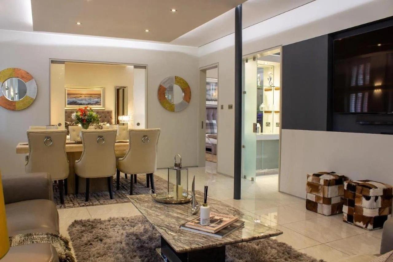 Luxury King Suite: Tub, Wifi And Location Apartment