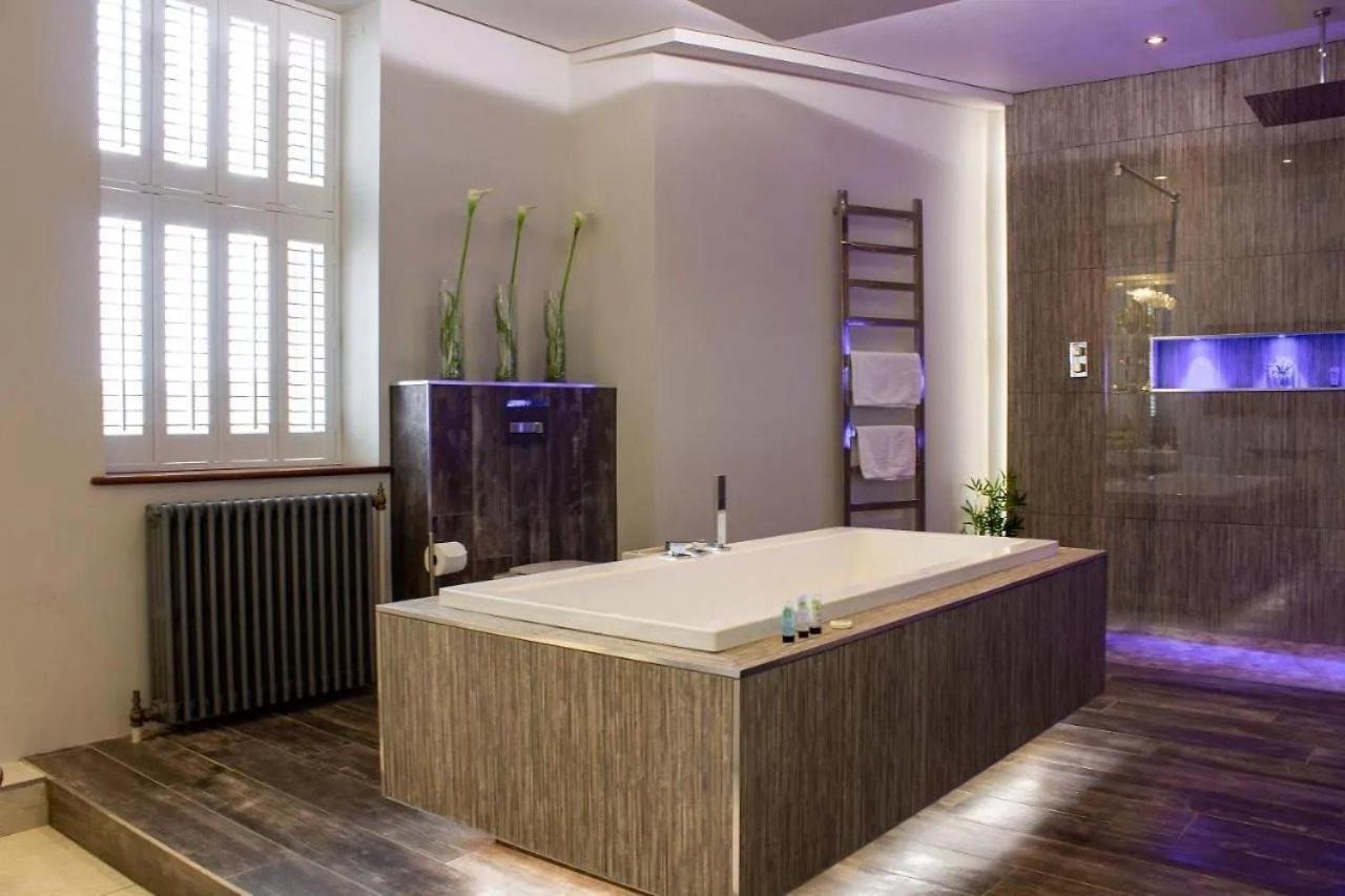 Luxury King Suite: Tub, Wifi And Location * Swansea