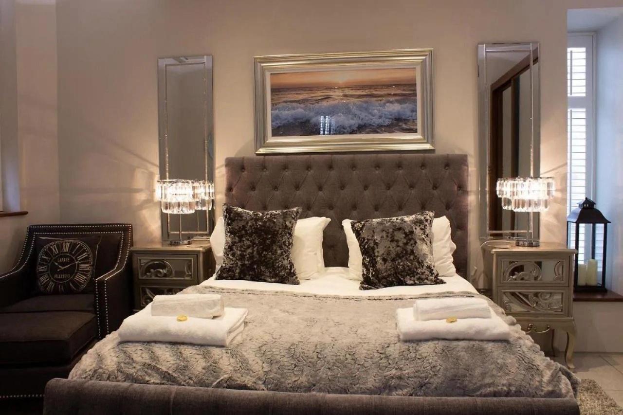 Apartment Luxury King Suite: Tub, Wifi And Location Swansea